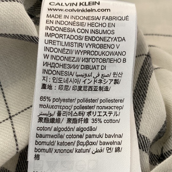 Calvin Klein Jeans ivory gray plaid blouse. Long sleeves V-neck collar. Small
C - Picture 10 of 10